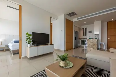 a living room with a couch and a tv in it at ¡Espectacular Vista a la bahía! Piso 26 H2 Hyatt in Cartagena de Indias