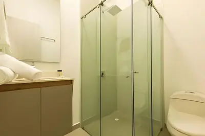 a glass shower in a bathroom with a toilet at Espectacular apto en Centro Histórico - Zaher F in Cartagena de Indias