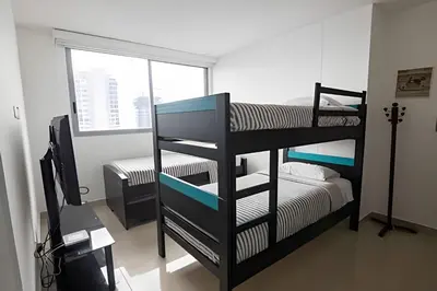 a bedroom with two bunk beds and a desk at Espectacular Apto de 2 Hab en Piso 27-Morros City in Cartagena de Indias