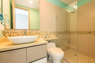a bathroom with a sink and a toilet and a shower at Espectacular apt en el piso 29 en Palmetto Beach in Cartagena de Indias
