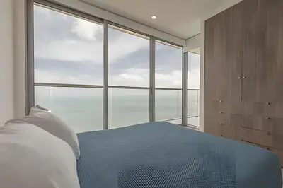 a bedroom with a bed and a large window at Lujoso Apto de 2 Habitaciones Piso 32- Morros City in Cartagena de Indias