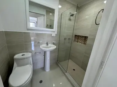 a bathroom with a toilet and a sink and a shower at Apartamento en Bocagrande con vista lateral al mar ICDI in Cartagena de Indias