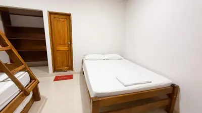 a room with two bunk beds and a door at Cabaña Datalu 3 in Coveñas