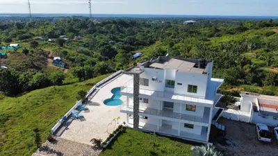 an aerial view of a white house with a pool at Hotel mirador Dubai in San Antero