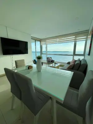 a living room with a table and a couch at Apartamento en Cartagena cerca al Hotel Hilton in Cartagena de Indias