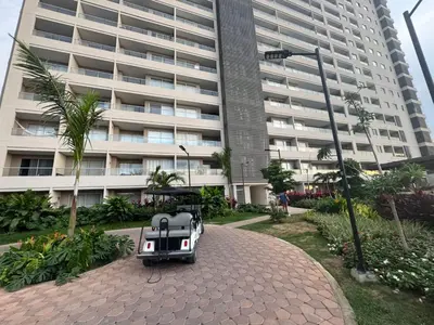 a toy car is sitting in front of a building at Apartamento de Lujo en Santa Marta con vista al mar -Santamarina- 1802 in Santa Marta