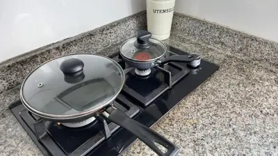 a stove top with a pot on top of it at Apartamento Cerca a la playa, Piscina, Wifi, AC in Cartagena de Indias