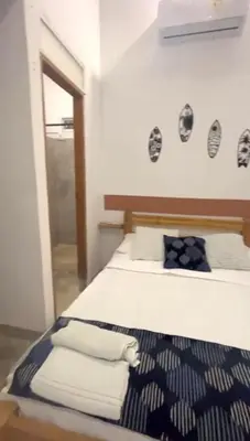 a bedroom with a bed with towels on it at Apartaestudio Terraza del Sol 101 in Coveñas