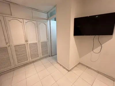 a room with a flat screen tv hanging on a wall at Edificio Quintero in Barranquilla