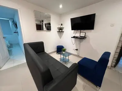a living room with a couch and a flat screen tv at Edificio Quintero in Barranquilla