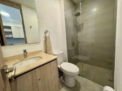 a bathroom with a toilet and a sink and a shower at Apartamento cerca del mar- SantaMarina-604 in Santa Marta