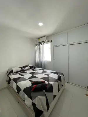 a bedroom with a black and white checkered bed at Apto Amplio con Piscina 3 Hab a Pasos del Mar in Cartagena de Indias