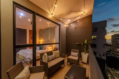 a balcony with a bedroom and a bed at Murano Centro/Nuevo, Moderno/Vista al Mar /Piscina in Cartagena de Indias