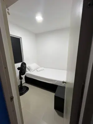 a small white room with a bed and a mirror at Apartamento cerca a playas de marbella in Cartagena de Indias