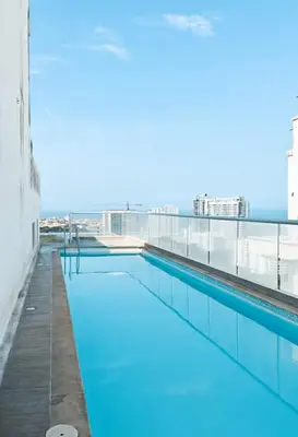 a swimming pool on the roof of a building at Apartamento cerca a playas de marbella in Cartagena de Indias