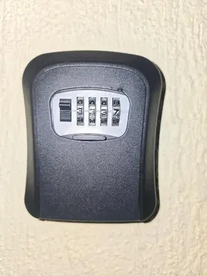 a close up of a remote control on a wall at Apartment in El Cabrero in Cartagena de Indias