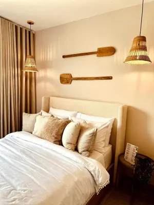 a bedroom with a bed with white sheets and pillows at Apartamento Bohemio frente al Mar en Santa Marta in Santa Marta