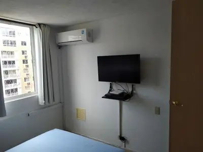 a bedroom with a flat screen tv on the wall at Apartamento 3 alcobas barrio Miramar Barranquilla in Barranquilla