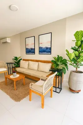 a living room with a couch and a table at Apartamento moderno cerca de la playa in Cartagena de Indias