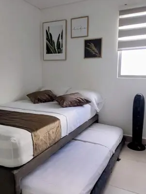 a bedroom with two beds and a window at Apartamento moderno cerca de la playa in Cartagena de Indias