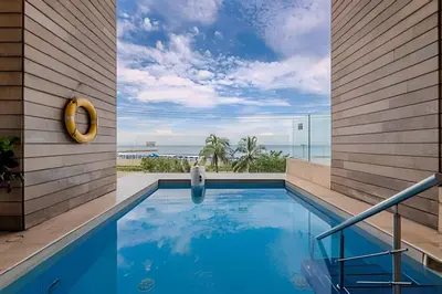 a swimming pool with a view of the ocean at Premium con ubicación excelente en Bocagrande in Cartagena de Indias