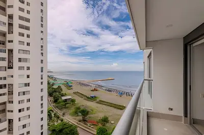 a view of the beach from the balcony of a building at Premium con ubicación excelente en Bocagrande in Cartagena de Indias