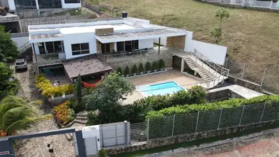 an aerial view of a house with a swimming pool at Casa Juliana vista al mar piscina y jacuzzi in Tubará