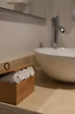a bathroom with a sink and a toilet and towels at Loft cercano al Centro Histórico-Cartagena in Cartagena de Indias