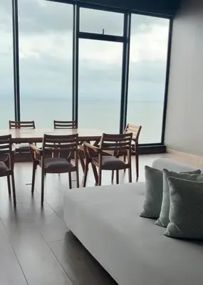 a living room with a couch and chairs and windows at Loft cercano al Centro Histórico-Cartagena in Cartagena de Indias