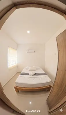 a bedroom with a bed in a round window at Fenix, Apartamento En Coveñas, Primer piso, 103 in Coveñas