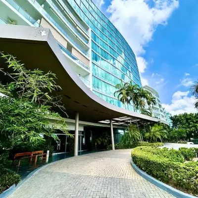 Apartamento con piscina gigante y acceso directo al mar