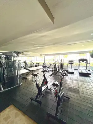 a gym with a bunch of treadmills and machines at Apartamento Cartagena in Cartagena de Indias
