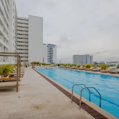 Encantador y moderno estudio con piscina a pasos del aeropuerto