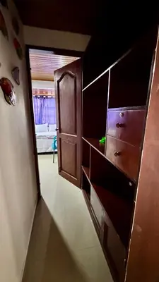 a kitchen with wooden cabinets and a door to a room at Apartamento familiar, frente al mar, Bocagrande in Cartagena de Indias