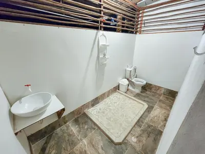 a bathroom with a sink and a toilet at El Hamaquero Hostal EcoNativo in Isla Grande