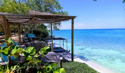 a view of the ocean from a resort at El Hamaquero Hostal EcoNativo in Isla Grande