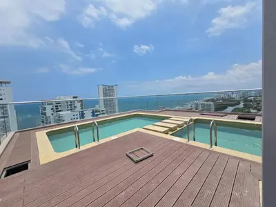 a swimming pool on the roof of a building at Apartamento en Cartagena amoblado con vista al mar in Cartagena de Indias