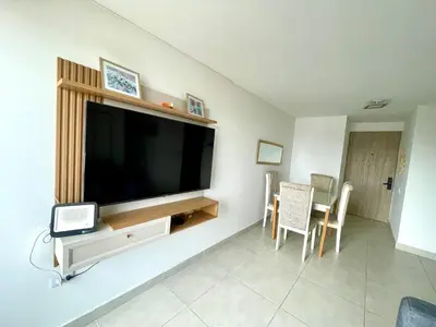 a living room with a large flat screen tv on a wall at Exclusividad en el corazón de Barranquilla in Barranquilla