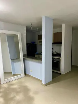 an empty kitchen with a mirror in a room at Apartamento en villa campestre Barranquilla in Barranquilla