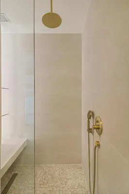 a shower with a glass door in a bathroom at Luxury a 100 Mts del Mar en Edificio SeaWay in Cartagena de Indias