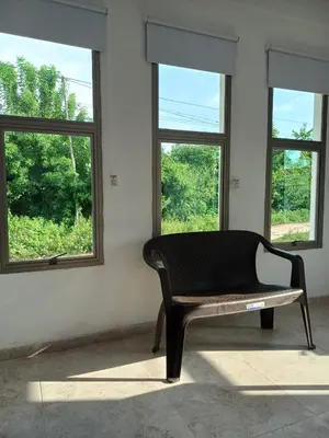 a bench sitting in a room with three windows at Apartaestudio en Tierra Bomba in Isla de Tierra Bomba