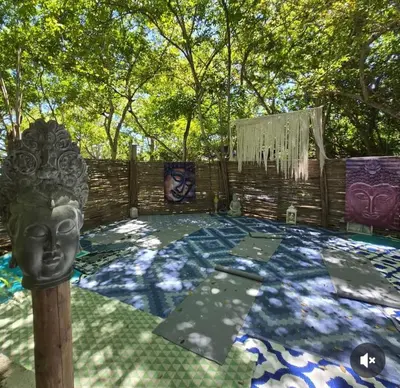 a garden with a statue in the middle at Puerto idilio beach resort in Isla Grande