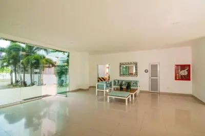 a living room with a couch and a table at Hermoso Apartamento Frente al Mar 3 Habitaciones AR54 in Coveñas