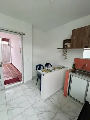 a kitchen with a counter and a table and chairs at Apartamentos en Sabanilla, Colombia -Tu Escapada Ideal! in Maizal