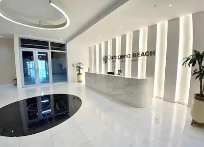 a lobby with a reception desk in a building at CARTAGENA BEACHT - APARTAESTUDIO A 100 mt del mar - Piscina, Jacuzzi in Cartagena de Indias