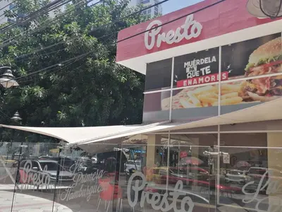 a fast food restaurant with a sign on the side of a building at 1401 Apartamento con AC, Piscina y Cerca Playa in Cartagena de Indias