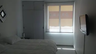 a bedroom with a bed and a window at Apartamento Los Morros in Cartagena de Indias