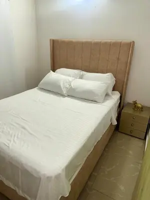 a bed with white sheets and pillows in a bedroom at Apartamento moderno in Cartagena de Indias