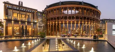 a large building with a fountain in front of it at Hermoso apartamento loft en la ciudad amurallada de cartagena 1 in Cartagena de Indias