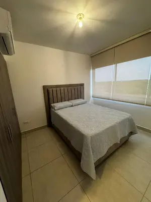 a bedroom with a bed and a window at Sensacional Apartamento Serena del Mar in Serena del Mar
